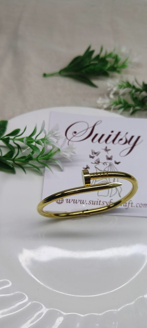 Screw-gold-bracelet