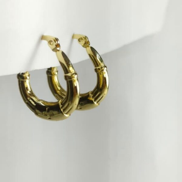 Bold Bamboo-Style Gold Hoop Earrings – Chunky Round Design - Image 2