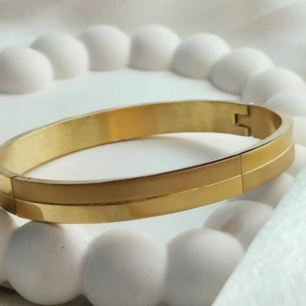 Men’s Minimalist Gold-Plated Bangle – Sleek Polished Cuff Bracelet for Classic Everyday Style - Image 3