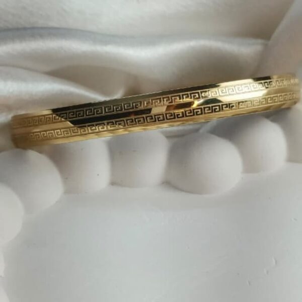 Men’s Gold-Plated Greek Key Bangle Bracelet – Classic Engraved Cuff for Bold Style